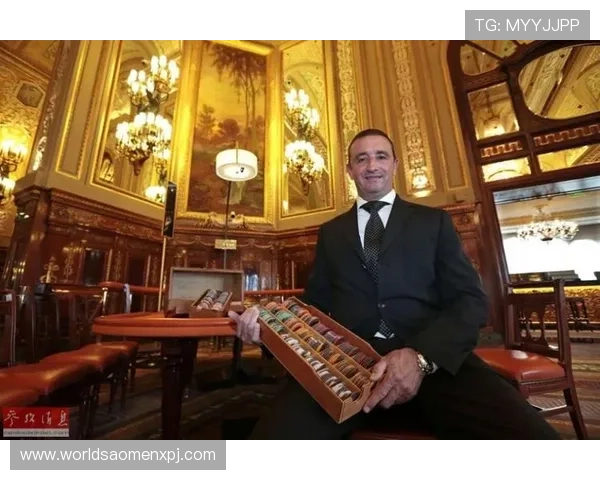 澳门皇家赌场图片捕捉赌场内热闹非凡的赌客场景与精彩瞬间